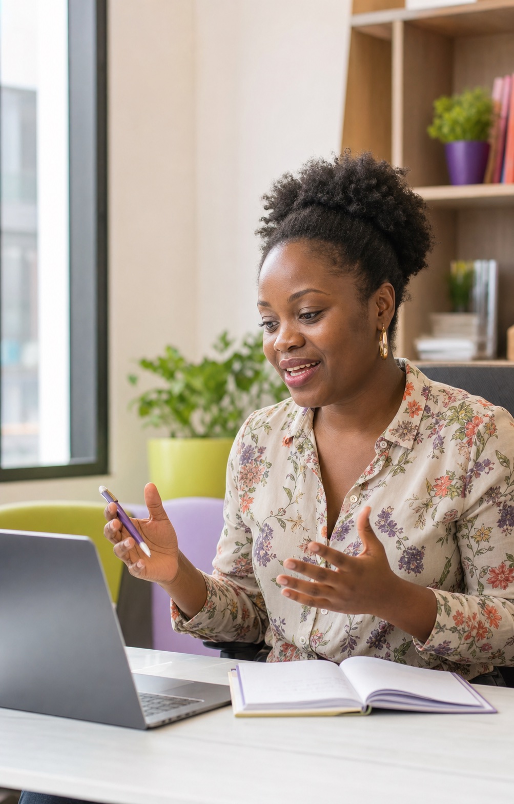 A French instructor leading a lively online lesson